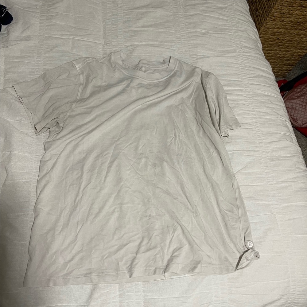 size 6 lululemon shirt